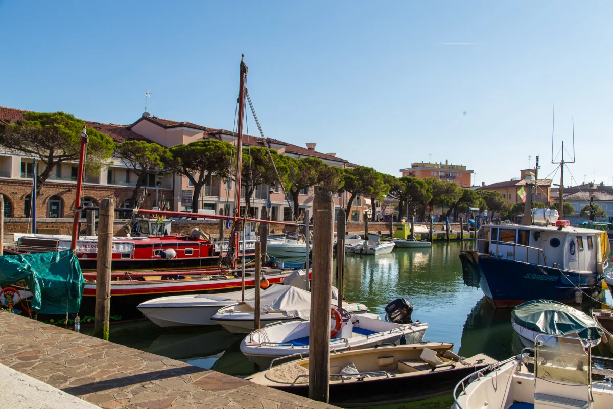 I casoni dei pescatori a Caorle: tradizione e itinerari in laguna